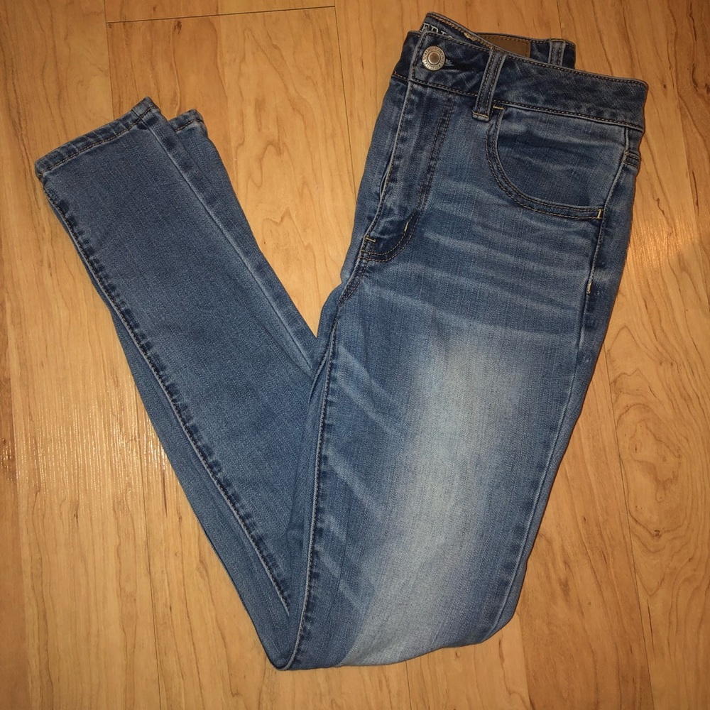 AE High Waisted Medium Wash Jeggings/Jeans 6 Reg